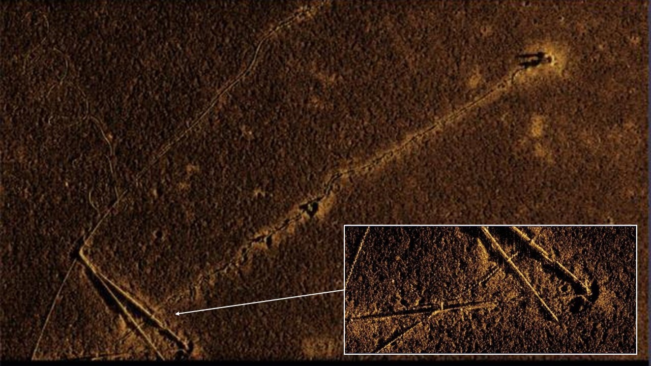 SeaScout Image:  Anchor and lumber on the bottom of Thames River near New London ferry docks